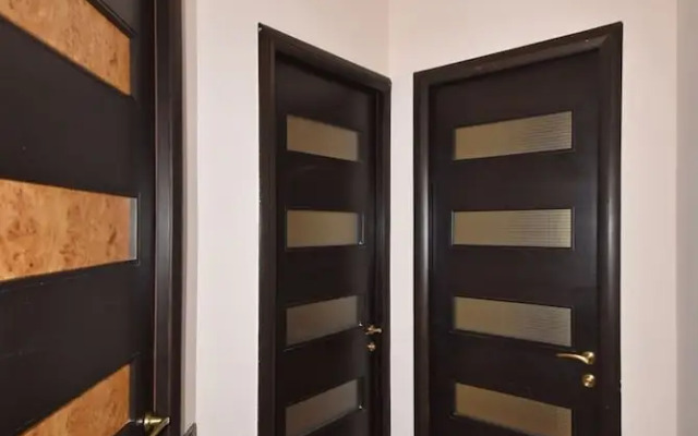 Spacious Apartment by Luxe Group TT606