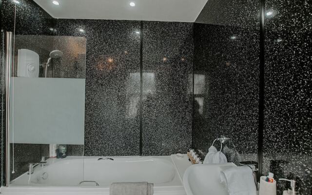 Primrose Apartment