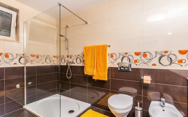 Awesome Home in Jurandvor With 3 Bedrooms, Wifi and Outdoor Swimming Pool