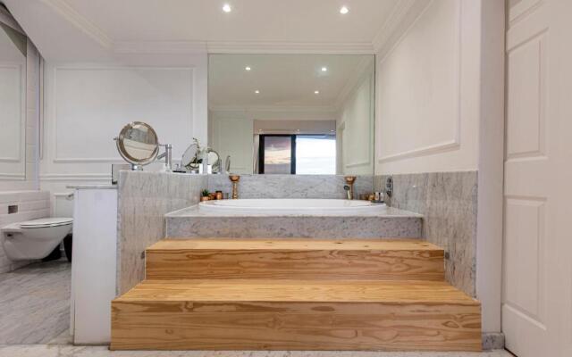 Clifton YOLO Spaces – Clifton Beachfront Apartments