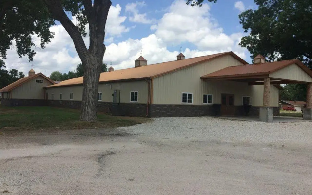 Big Horse Inn and Suites