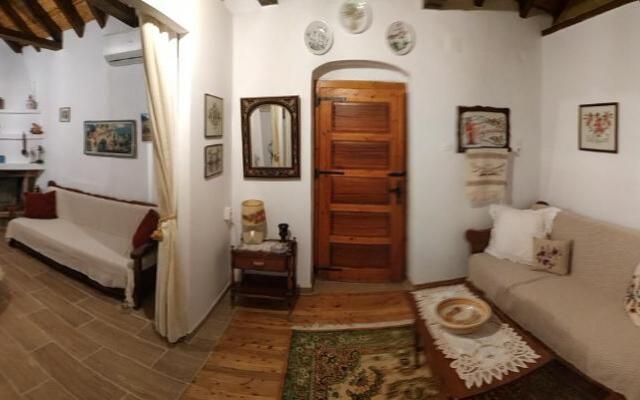 Traditional 1697 Thalamai house