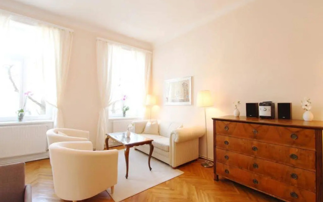 Apartment Traditional Living