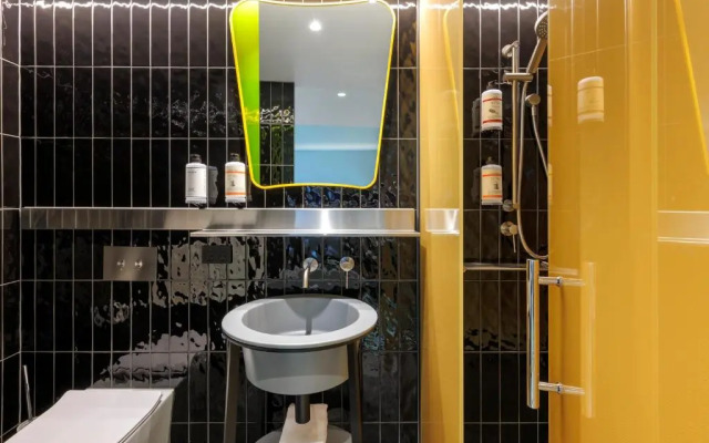Adge Hotel & Residence