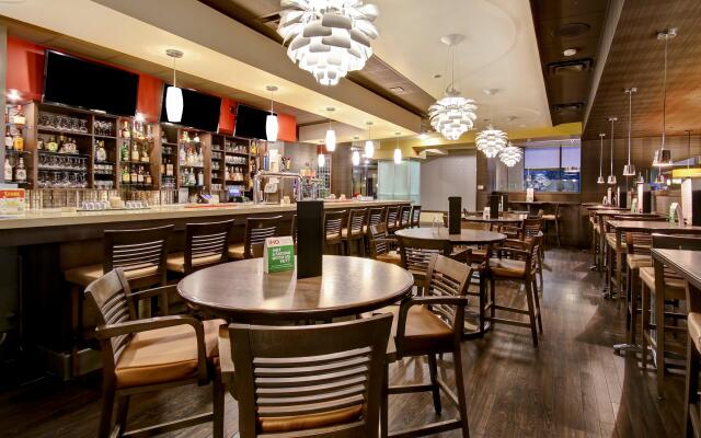 Holiday Inn & Suites Windsor Ambassador Bridge by IHG