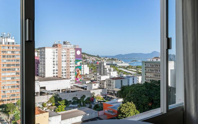 Vista lateral MAR em ótima Localização #CA36