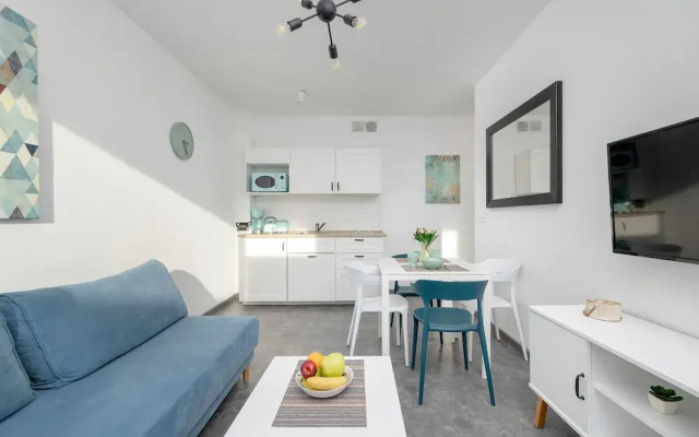 Grunwaldzka Apartment for 4 by Renters