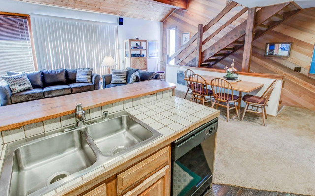 Canyon Ski & Racquet