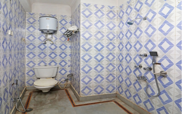 Hotel Feather By OYO Rooms