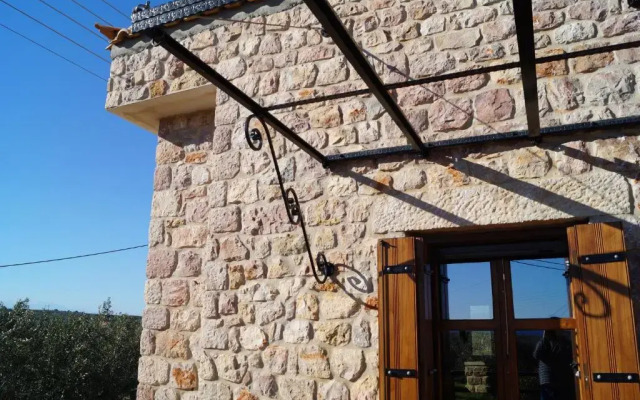 Niko's Stone Guest House