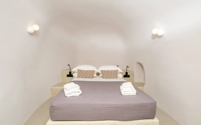 SantorOia Luxury Suites