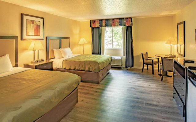 Quality Inn & Suites Woodstock near Lake Geneva