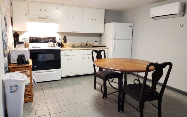 Apartment - 1064 College Street