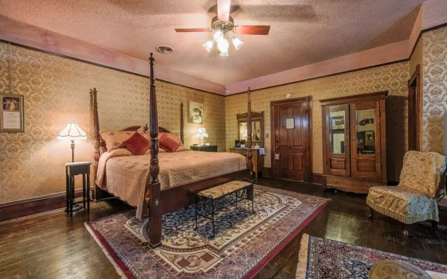 The Simmons-Bond Inn