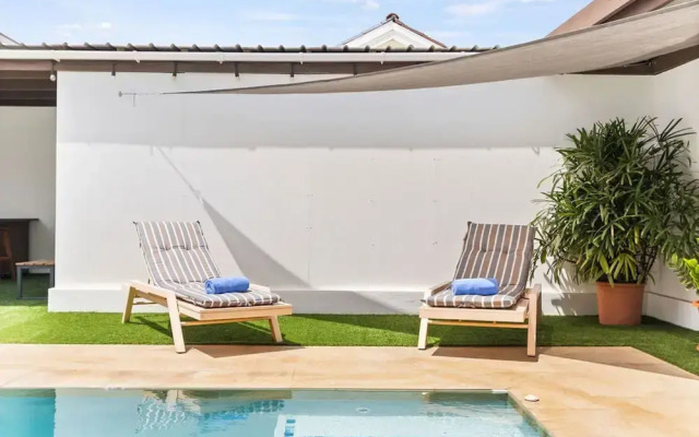 Brand NEW Central Modern Ground Studio With Pool