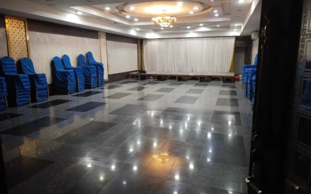 The Vijay Park- Near Airport