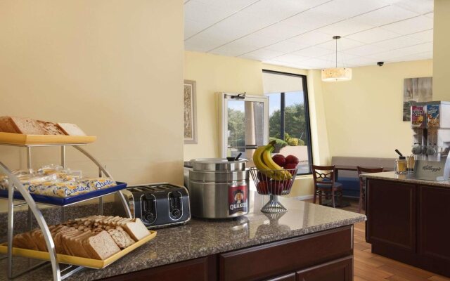 Days Inn by Wyndham Wrightstown