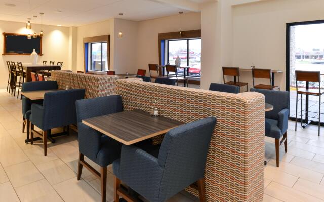 Holiday Inn Express & Suites Raleigh NE - Medical Ctr Area by IHG