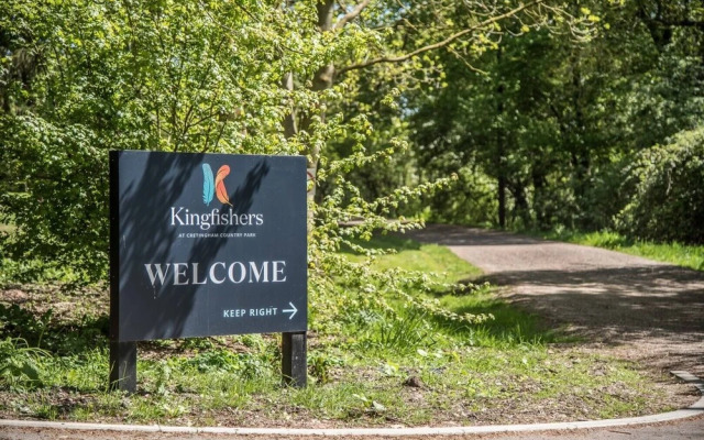 Oak Lodge With Hot Tub, Kingfishers