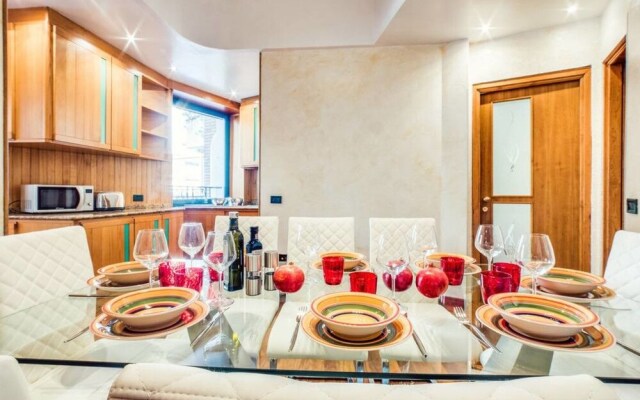 Spacious and Modern 3 bed Flat in Central Location