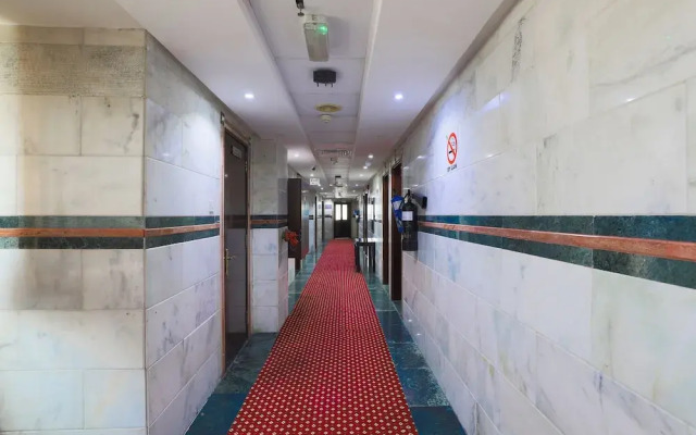 OYO 332 Syaj Hotel