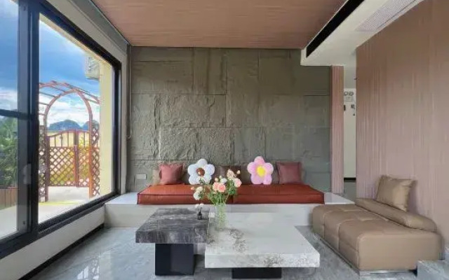 Yangshuo Riverside Villa