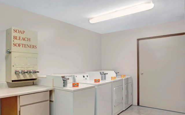 Super 8 Olive Branch