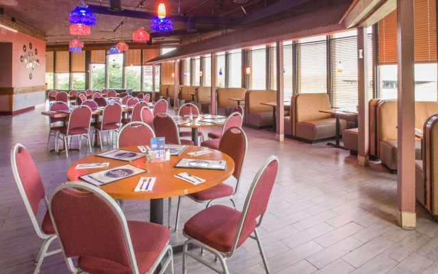 Days Inn by Wyndham Toledo
