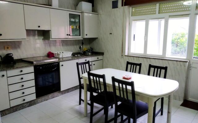 Apartment with 3 Bedrooms in Camelle, with Wonderful City View, Enclosed Garden And Wifi - 13 Km From the Beach