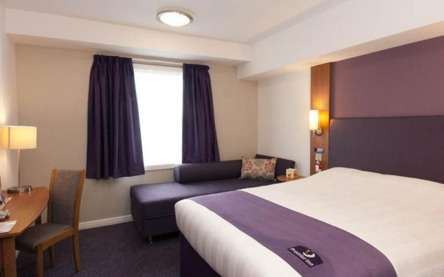 Premier Inn Croydon South (A212)