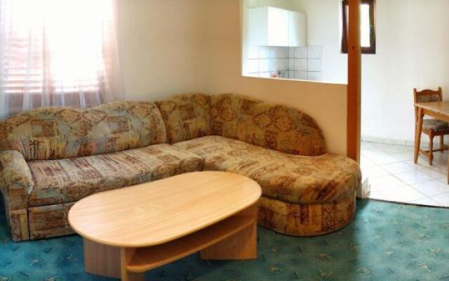 Apartments and Rooms Mare-Monti