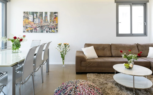 Best Location 3 BR 50m Beach Parking