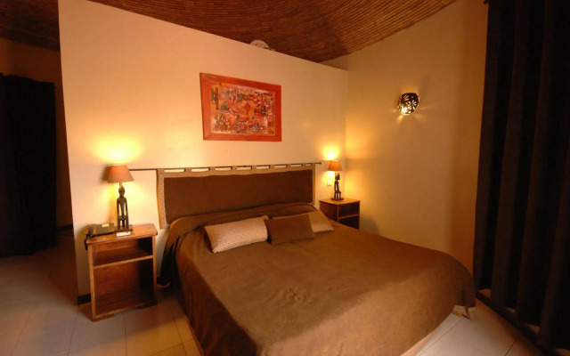 Royam Hotel
