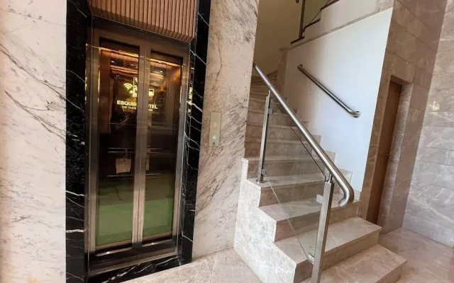 Esquire Hotel Mumbai
