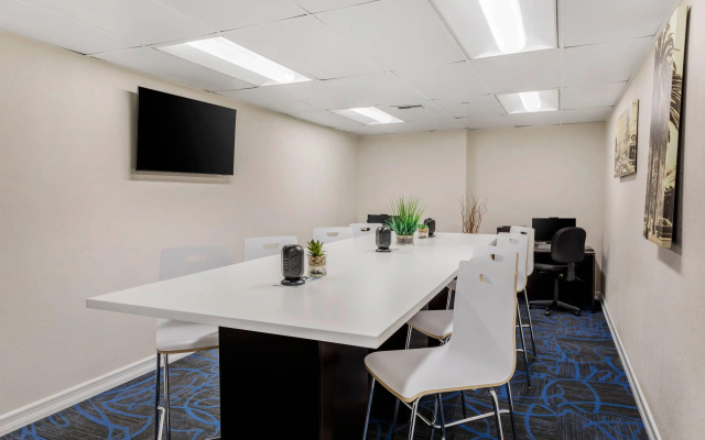 Clarion Hotel Anaheim Resort