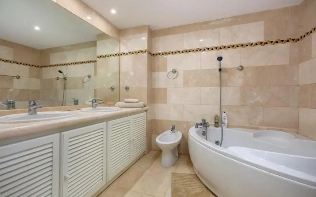 Stunning 2 bedroom apartment Magna Marbella RDR259