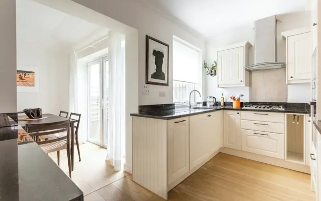 Edge Street IV by Onefinestay