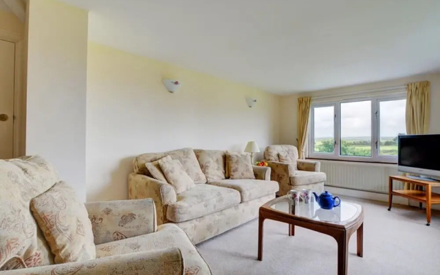 Spacious Apartment in Saint Merryn With Garden