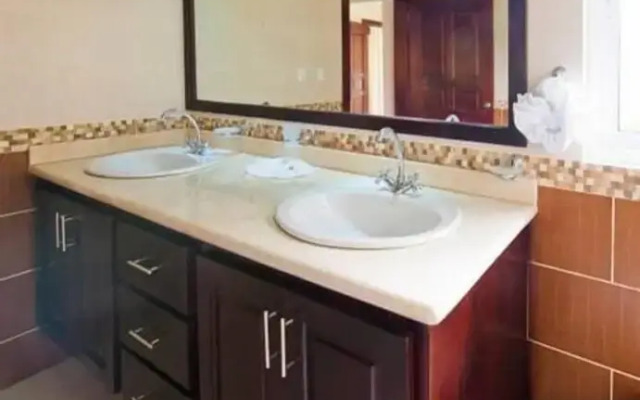 Privacy and Comfort Luxury 6 Bedroom Villa