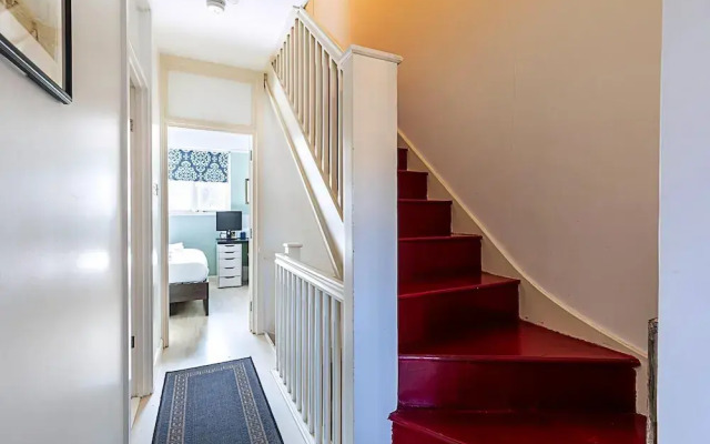Stylish & Spacious 3-bed Home in Vibrant Bow