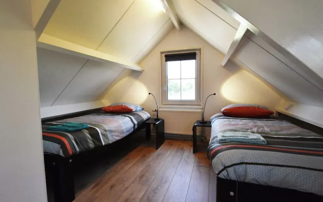 Luxury Holiday Home in Oostvoorne by the Lake