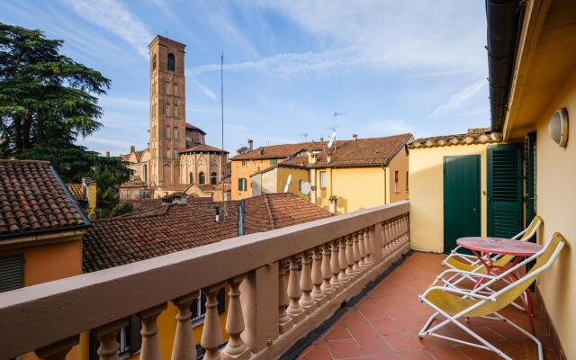 Vista Sulle Torri di Bologna by Wonderful Italy