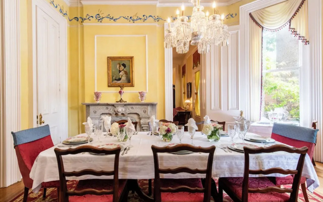 DuPont Mansion Bed & Breakfast