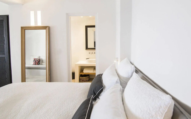 Porto Fira Suites