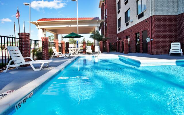 Holiday Inn Express & Suites Ocean Springs, an IHG Hotel