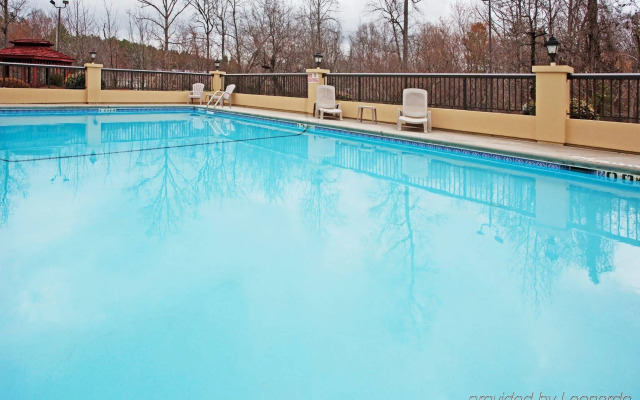 Holiday Inn Express & Suites Charlotte Arpt-Belmont by IHG