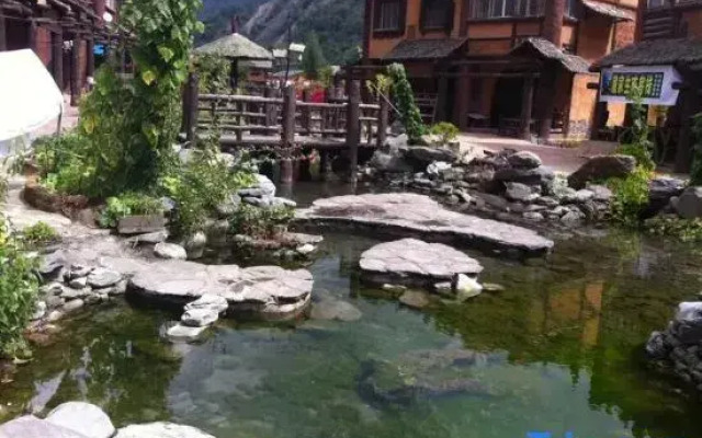 Wolong Inn
