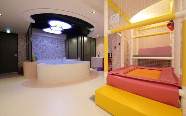 Almond Kids Hotel