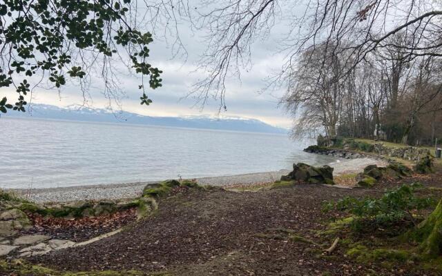 BORD DE LAC,2 chambres SUPERBE VUE LAC 5mn Evian