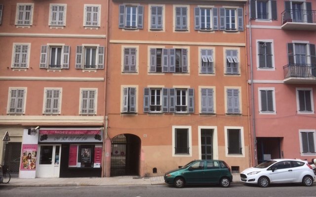 Bright 50sqm Duplex Apartment With One Room In The Center Of Nice, Wit